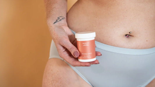 Does the vaginal probiotic help BV and yeast infections? Model holds Momotaro Apotheca Probiotic for vulva and vaginal health. 